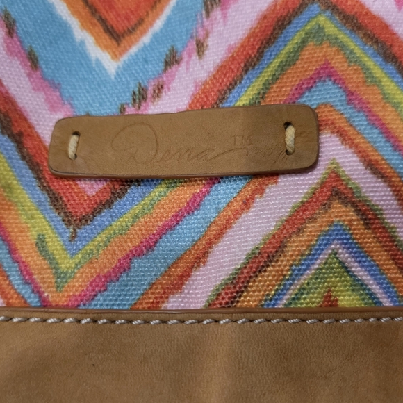 Dena Vibrant Chevron Large Travel Tote Bag - Picture 2 of 7